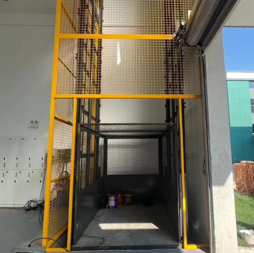 青云谱导轨式升降机助力物流园破解运输难题